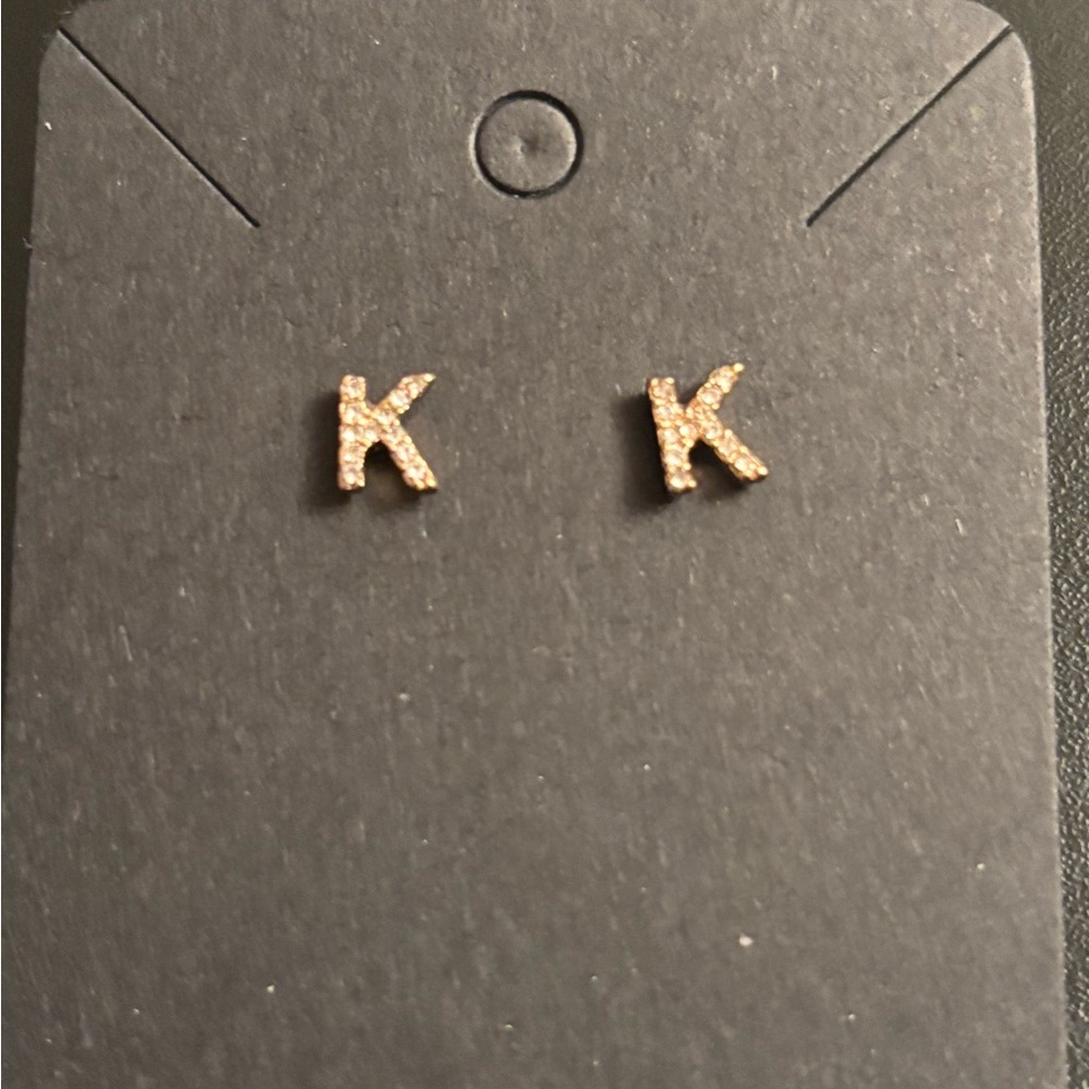 Claire's Gold 'K' Stud Earrings - Picture 2 of 2